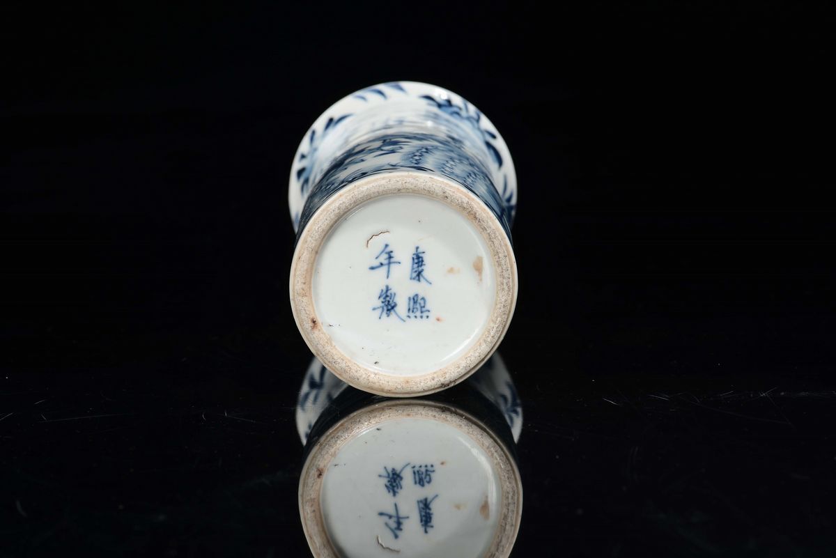 Vaso Cilindrico in Porcellana Bianca e Blu con Pavoni, Cina, Dinastia Qing, XIX Secolo