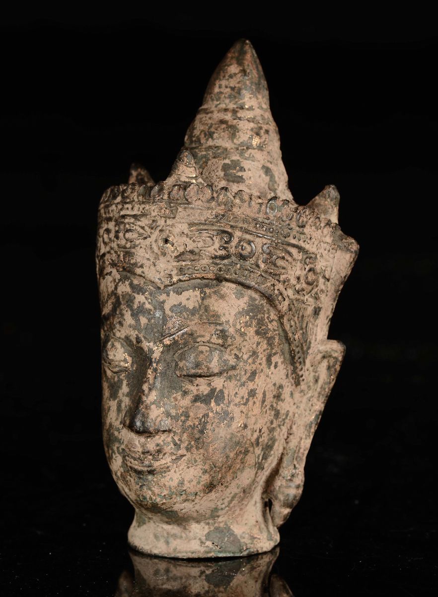 Testa di Divinità in Lega di Bronzo con Tracce di Doratura, Thailandia, XIX Secolo