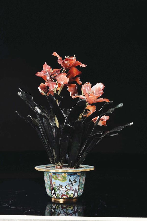 A cloisonné jardiniére with carniola flowers, China, Qing Dynasty, 19th century