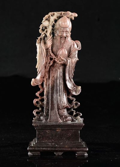 Scultura in Saponaria Raffigurante Saggio con Ramo di Frutti, Cina, XX Secolo