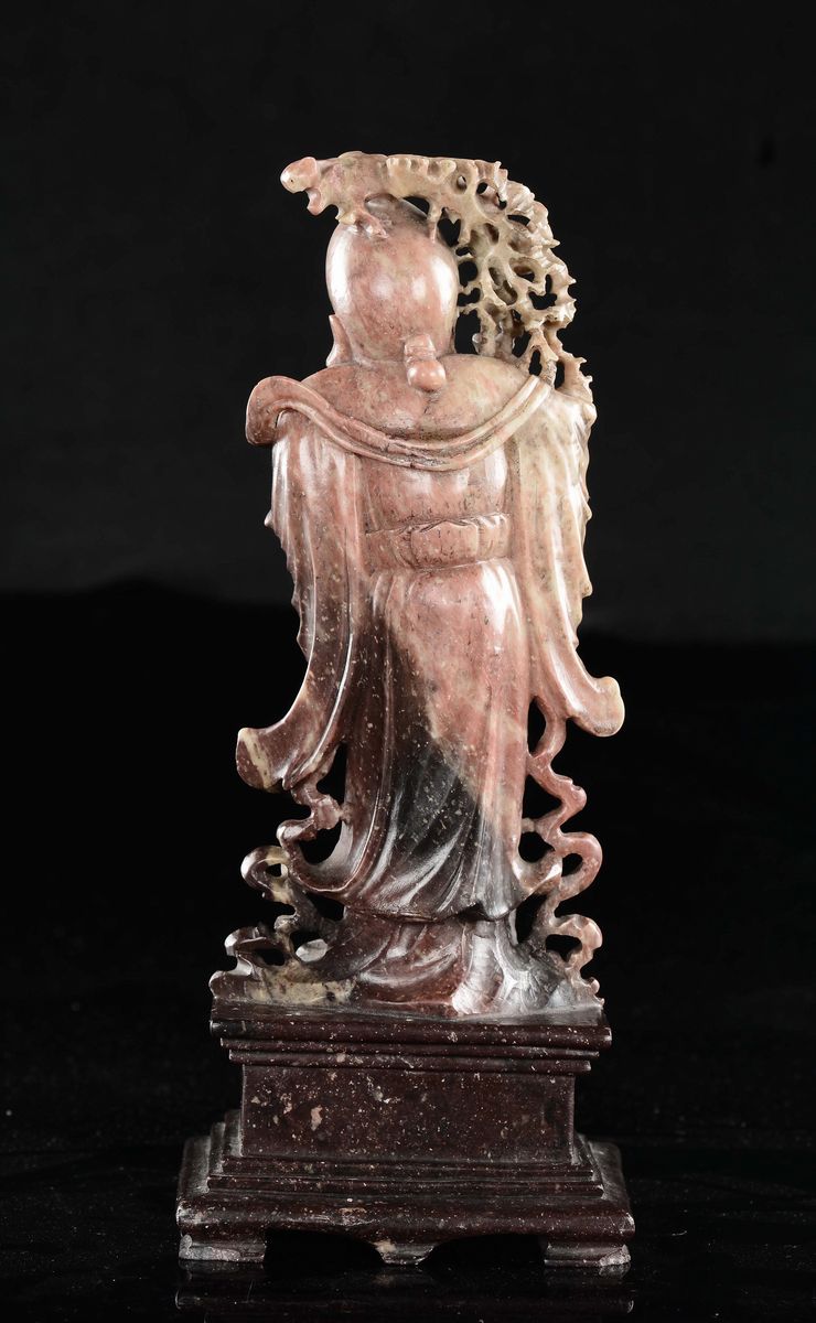 Scultura in Saponaria Raffigurante Saggio con Ramo di Frutti, Cina, XX Secolo