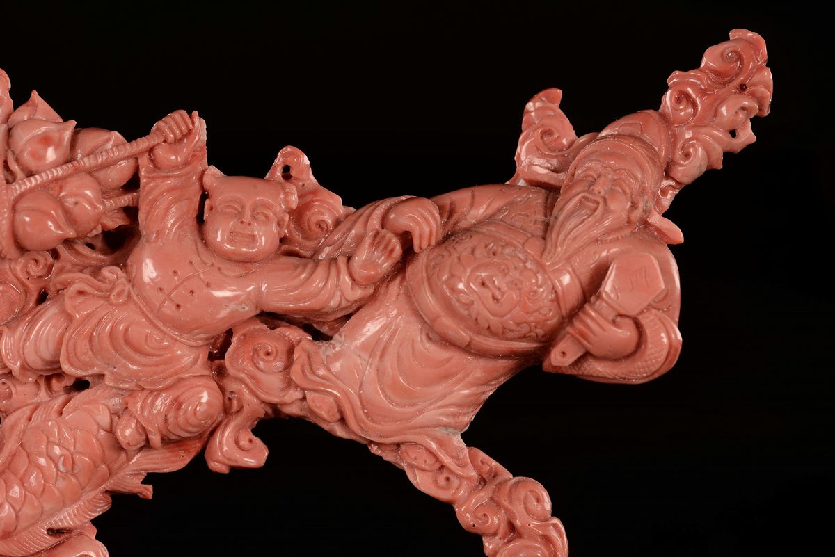 Gruppo Scolpito in Corallo Raffigurante Drago con Saggi e Dignitari, Cina, Dinastia Qing, Fine XI...