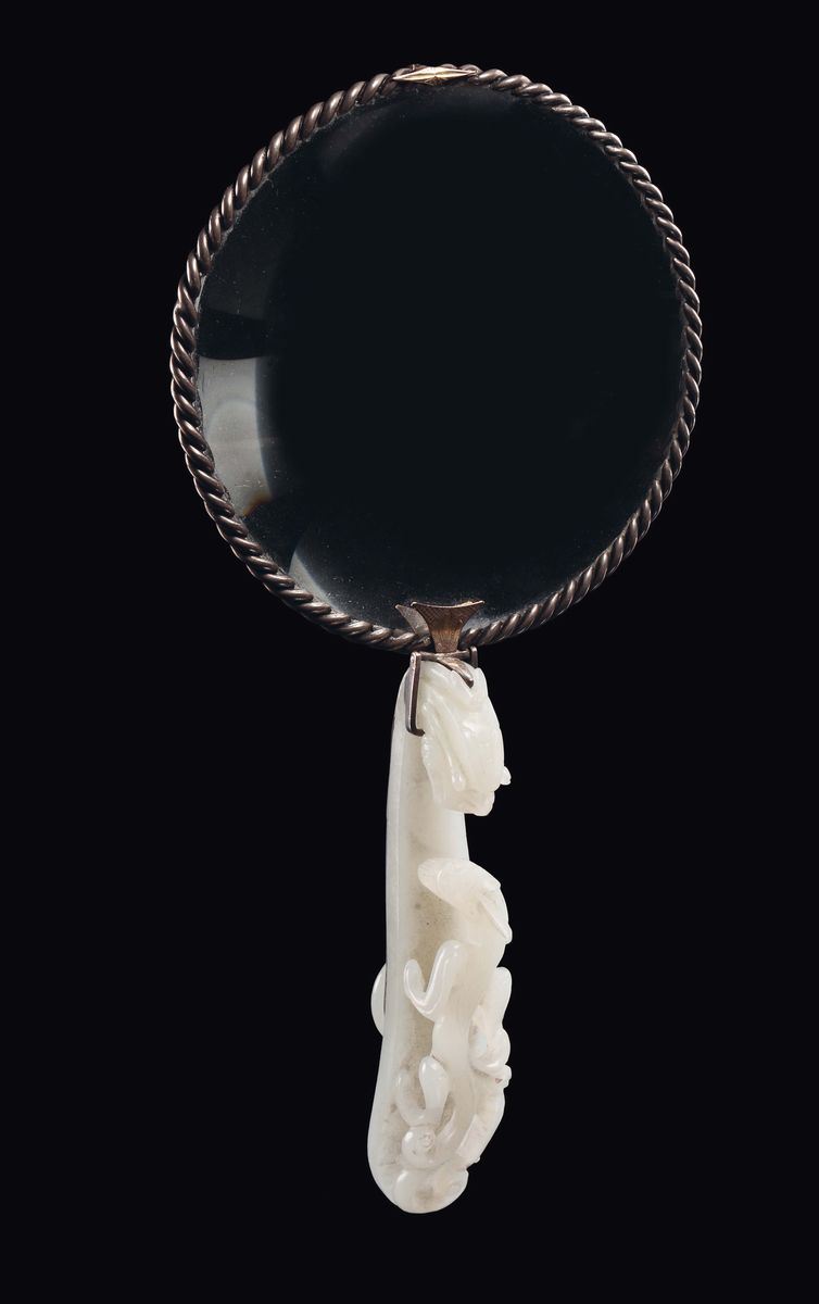 A magnifying glass with white jade dragon handle, China, Qing Dynasty, Qianlong Period (1736-1795)  - Auction Fine Chinese Works of Art - II - Cambi Casa d'Aste