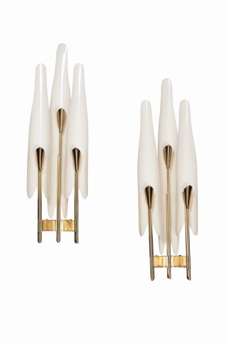Coppia di appliques in ottone con diffusori in metallo laccato  - Asta Design - IV - Cambi Casa d'Aste