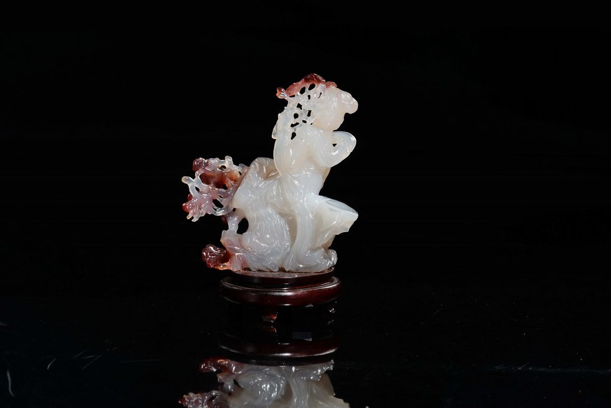 Guanyin in Agata con Fiori, Cina, XX Secolo