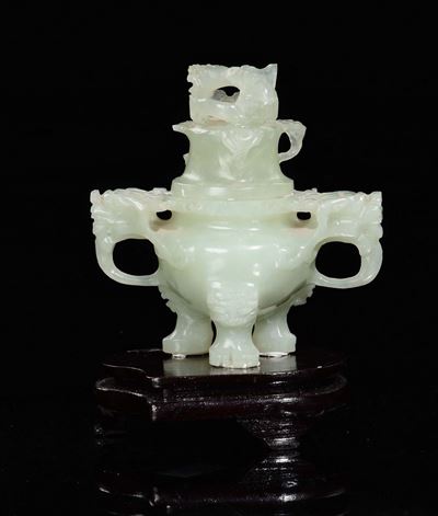 Incensiere Tripode in Giada Verde con Coperchio, Cina, XX Secolo