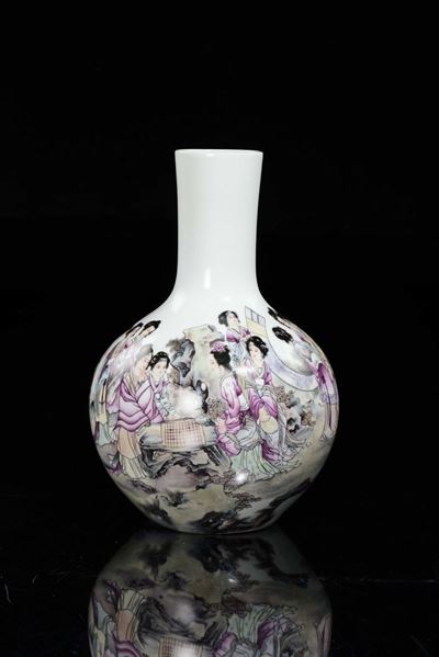 Vaso in Porcellana Policroma con Guanyin e Iscrizioni, Cina, Repubblica, XX Secolo