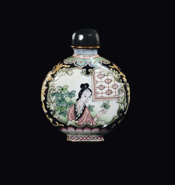 Snuff bottle in smalto raffigurante Guanyin, Cina, Dinastia Qing, XIX secolo