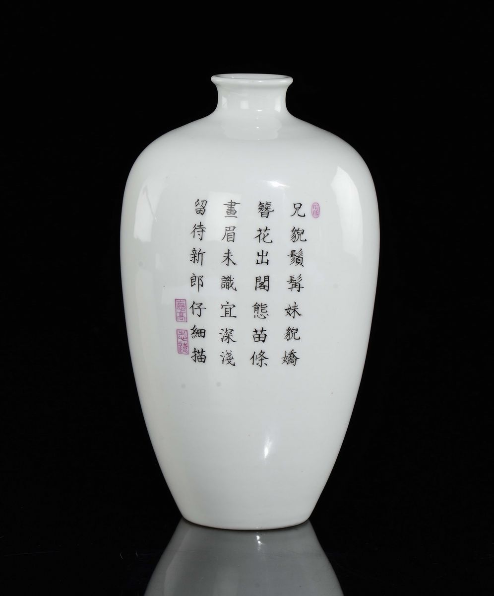 Vaso in porcellana policroma con Guanyin e dignitario, Cina, Dinastia Qing, XIX secolo
