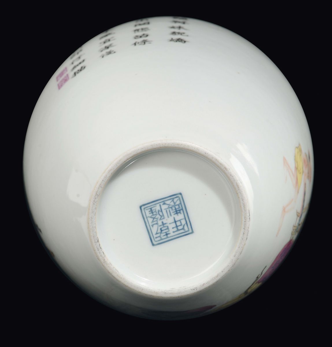 Vaso in porcellana policroma con Guanyin e dignitario, Cina, Dinastia Qing, XIX secolo