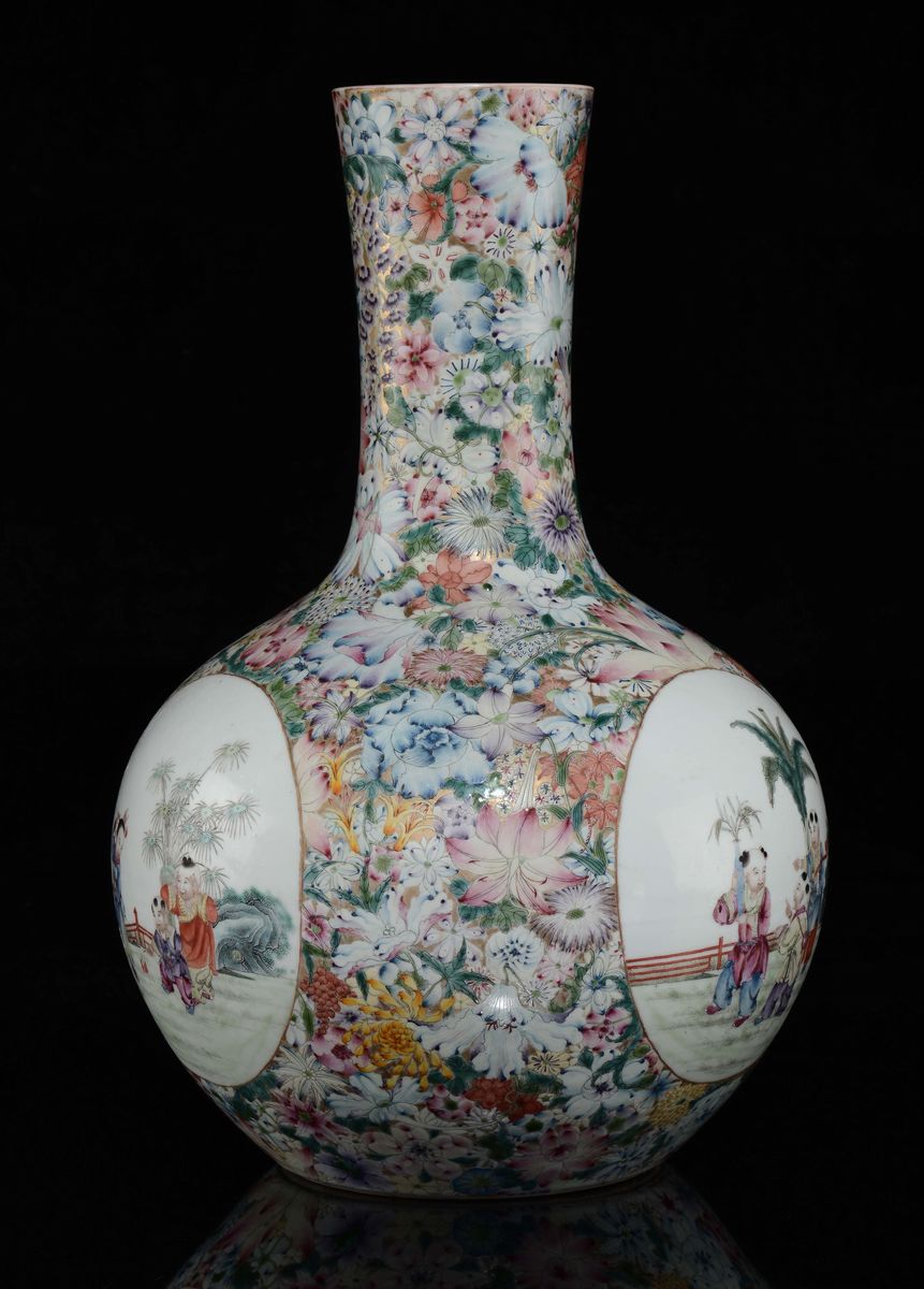 Vaso in porcellana policroma con fondo millefiori e figure di fanciulli, Cina, Dinastia Qing, XIX...