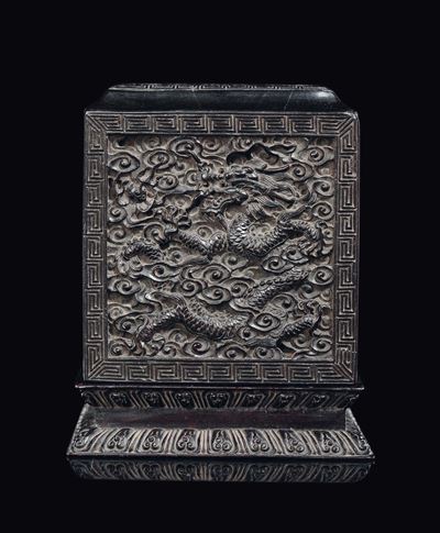 Scatolina quadrata in legno di zitan intagliato, Cina, Dinastia Qing, XVIII secolo