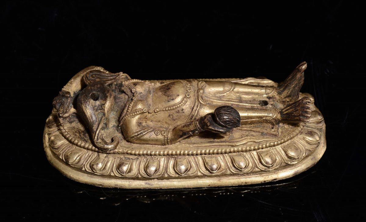 Figura di Begzia, bronzo dorato, Tibet, XIX secolo, h cm 17,5
