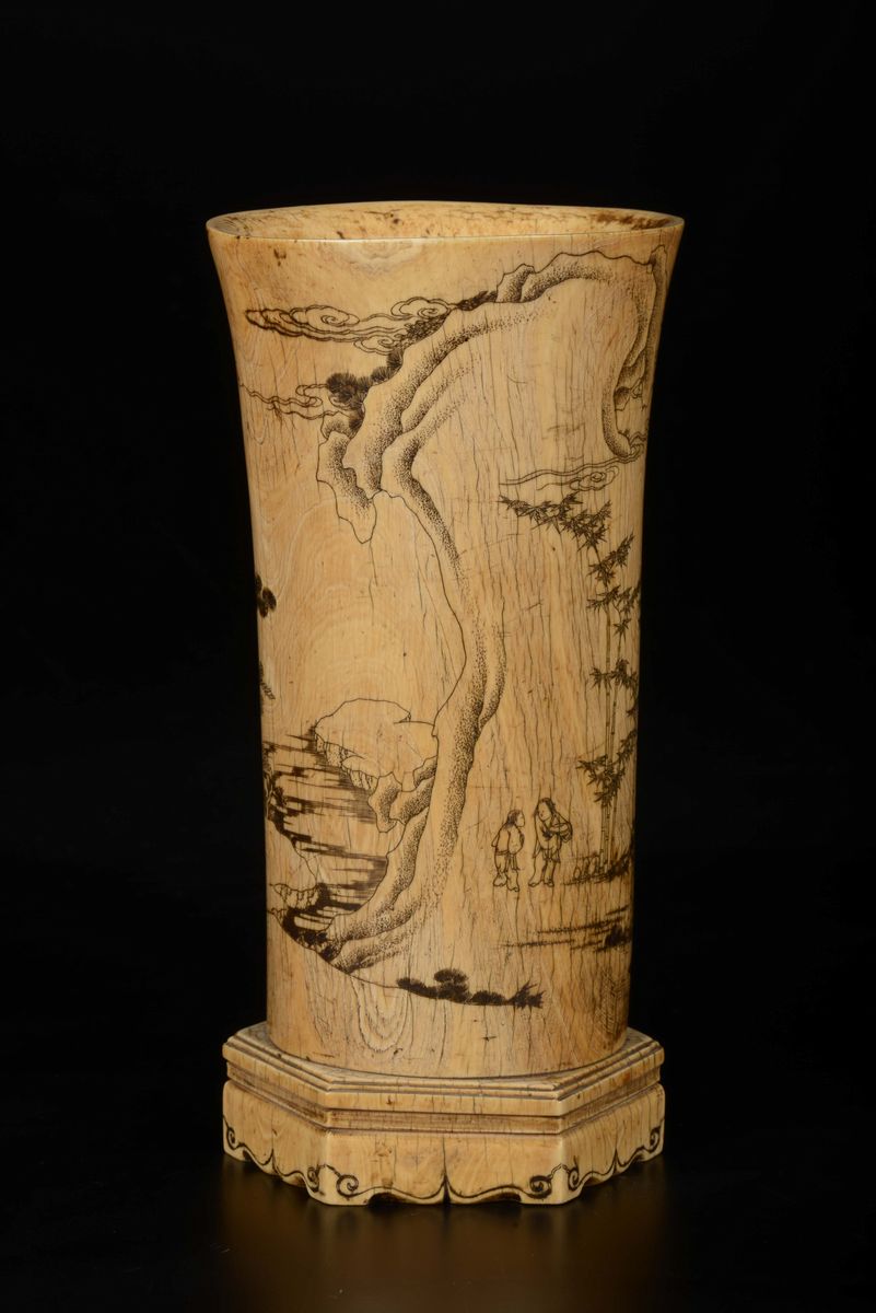 Vaso scolpito in avorio con scene di vita comune, Cina, Dinastia Qing, epoca Kangxi (1662-1722)