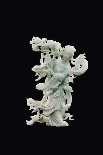 Guanyin, Scultura in giadeite con vaso di fiori, Cina, Repubblica, XX secolo