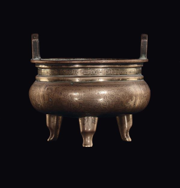 Incensiere in bronzo dorato con manici e decoro d'ispirazione arcaica, Cina, Dinastia Qing, XIX secolo