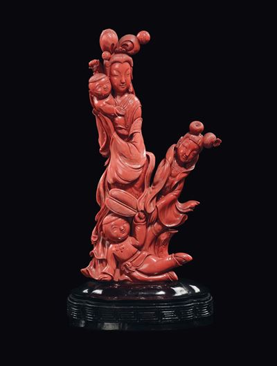 Gruppo Scolpito in Corallo con Guanyin e Fanciulli, Cina, Dinastia Qing, Fine XIX Secolo