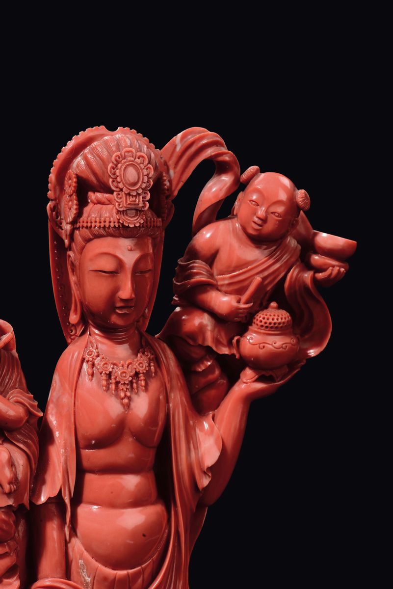 Gruppo Scolpito in Corallo con Guanyin e Fanciulli Musicanti, Cina, Dinastia Qing, Fine XIX Secol...