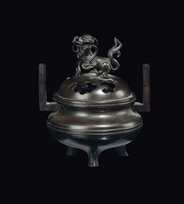 Incensiere in bronzo con coperchio sormontato da cane di Pho, Cina, Dinastia Qing, XVIII secolo