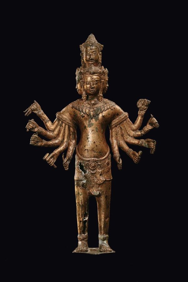 Divinità a dieci braccia in bronzo dorato, Thailandia, XIX secolo