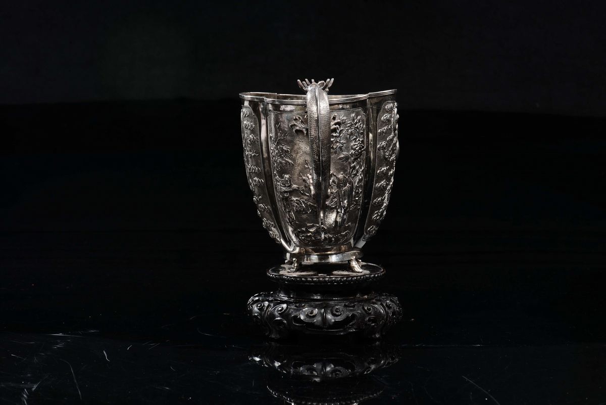 Cina, Canton, Dinastia Qing, Vasca in argento sbalzato, fine XIX secolo