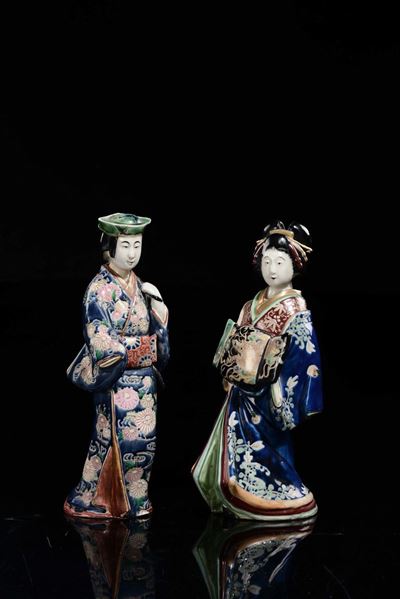 Coppia di Personaggi, Dignitario e Guanyin, in Porcellana Policroma, Giappone, Fine XIX Secolo