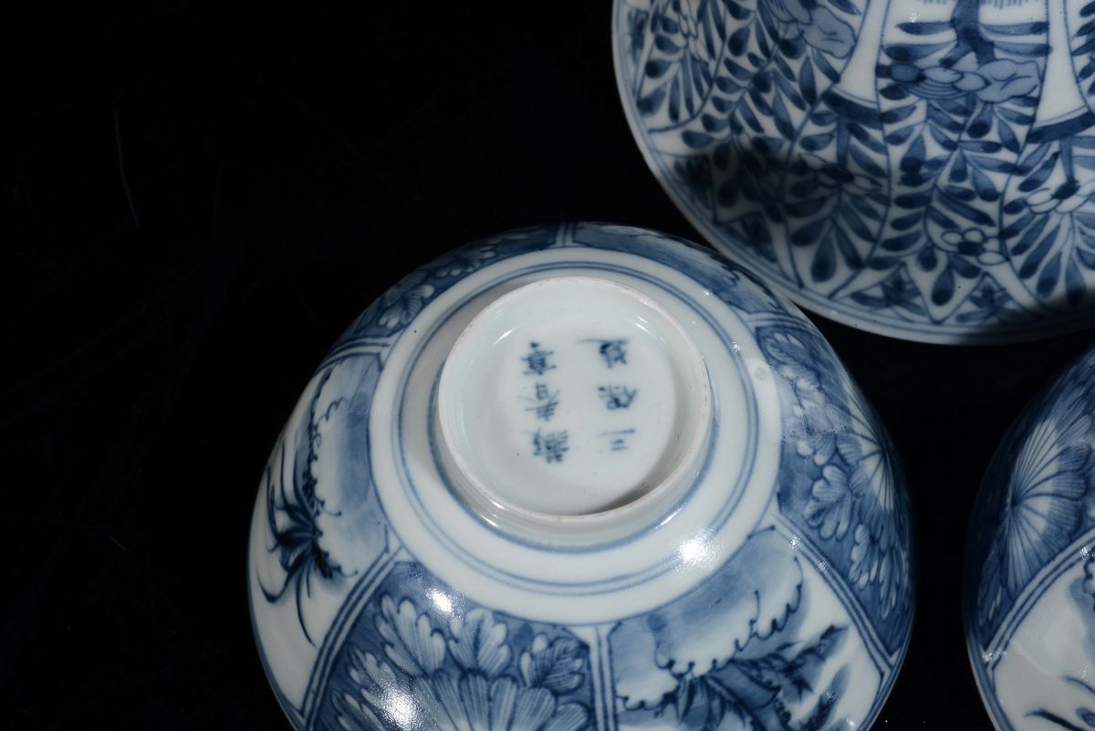 Lotto di Tre Ciotole in Porcellana Bianca e Blu, Cina, Dinastia Qing, XIX Secolo