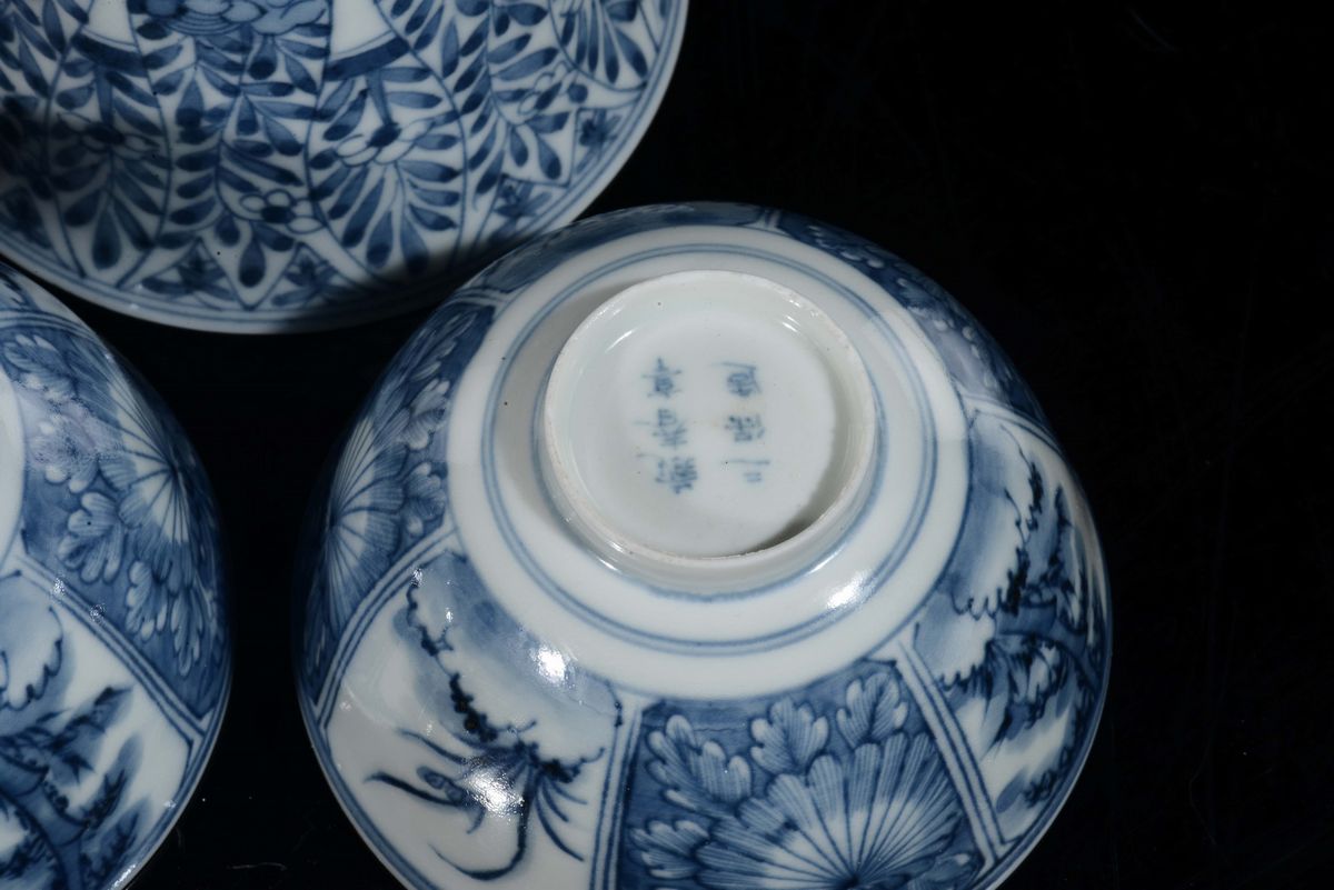 Lotto di Tre Ciotole in Porcellana Bianca e Blu, Cina, Dinastia Qing, XIX Secolo
