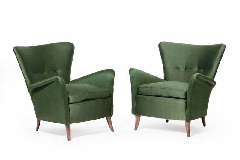 Coppia di poltrone in velluto verde con piedi troncoconici in legno di noce  - Asta Design - II - Cambi Casa d'Aste