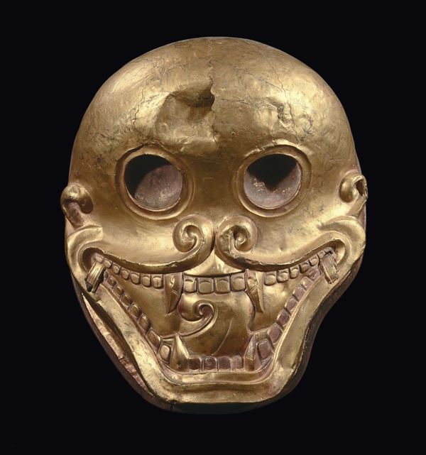 Grande mascherone rituale in rame dorato e sbalzato, Tibet, XVIII secolo