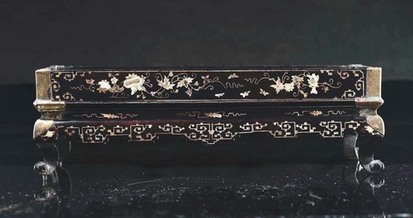 A lacquered wood tea table with mother-of-pearl inlays depicting floral decoration, China, Qing Dynasty, early 19th century