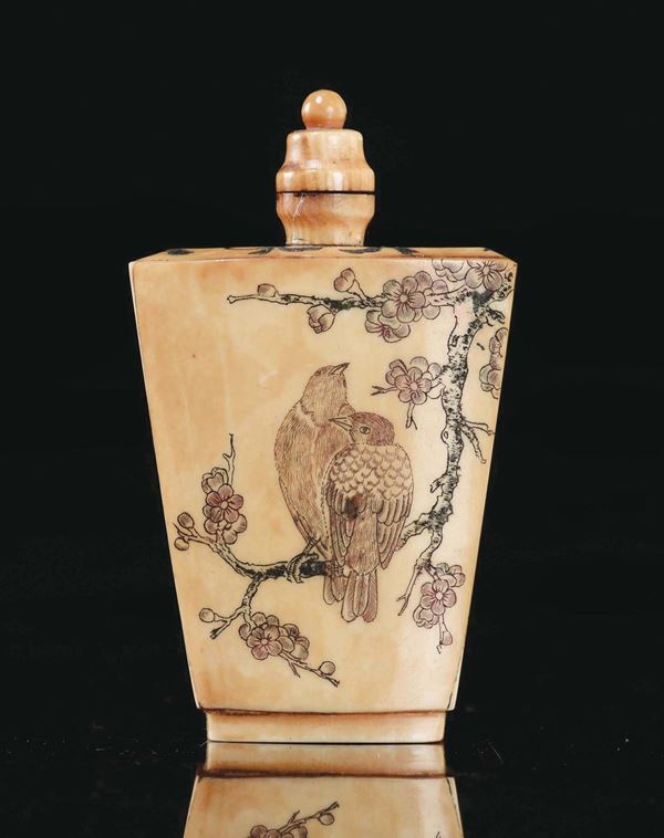 An ivory snuff bottle depicting two birds on a cherry branch, China, Qing Dynasty, 19th century