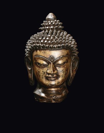 Cina, Dinastia Ming, Grande testa di Buddha in bronzo dorato, XVII secolo