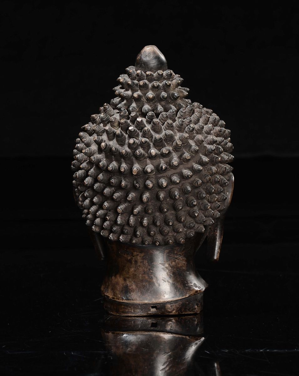 Cina, Dinastia Ming, Grande testa di Buddha in bronzo dorato, XVII secolo