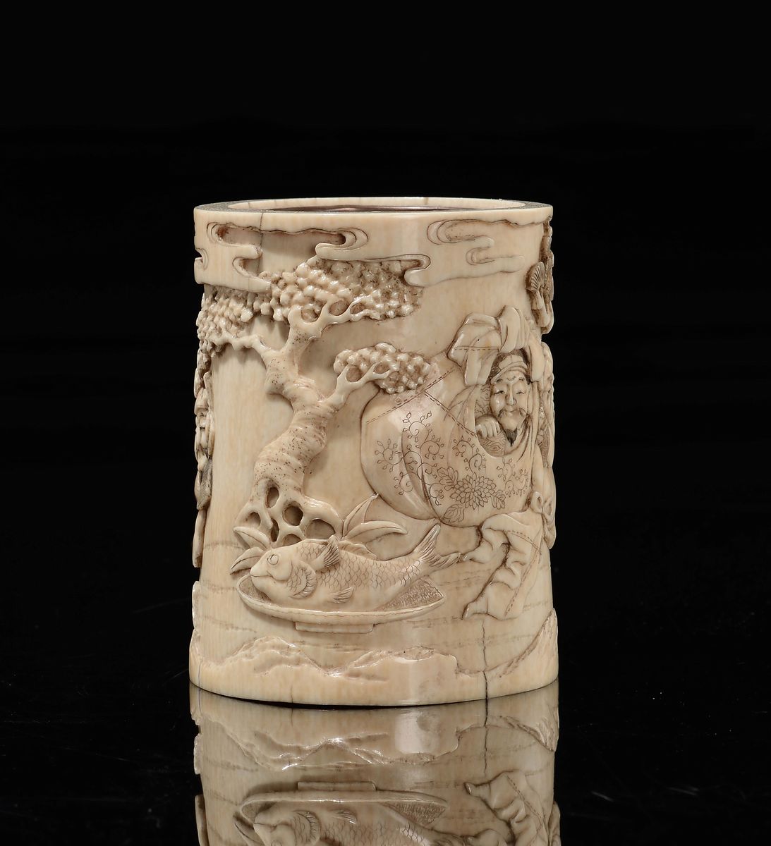 Portapennelli in avorio scolpito con interno in bronzo dorato, Giappone, epoca Meiji, inizio XX s...