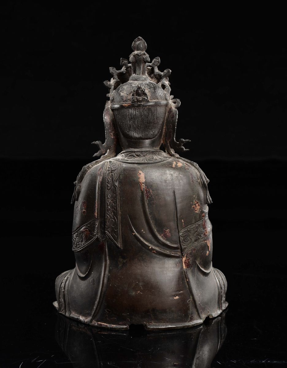 Guanyin, Grande figura in bronzo incoronata, Cina, Dinastia Ming, XVII secolo