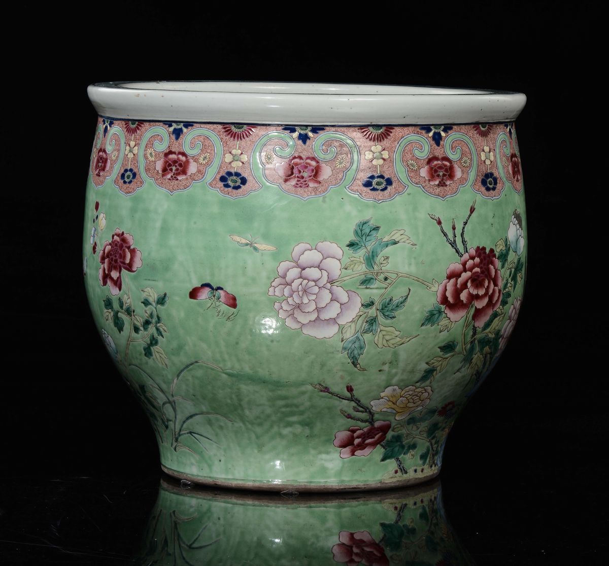 Cachepot in Porcellana Policroma a Soggetto Naturalistico, Cina, Dinastia Qing, Epoca Jiaqing (17...