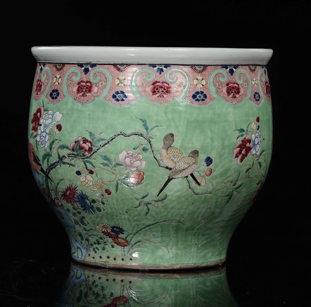 Cachepot in Porcellana Policroma a Soggetto Naturalistico, Cina, Dinastia Qing, Epoca Jiaqing (17...
