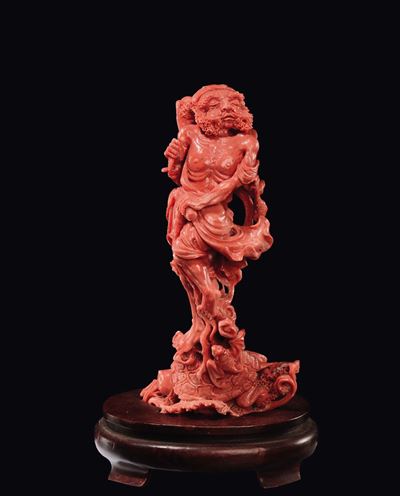 Figura di Anziano con Barba Scolpito in Corallo, Cina, Dinastia Qing, Fine XIX Secolo