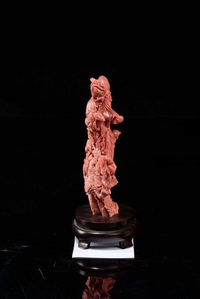 Figura di Saggio Scolpito in Corallo con Drago sulla Spalla e Fanciullo, Cina, Dinastia Qing, Fin...
