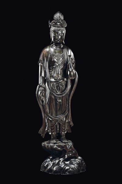 Grande Scultura in Bronzo Raffigurante Dea Dell'abbondanza con Tiara e Vaso in Mano, Cina, Dinast...