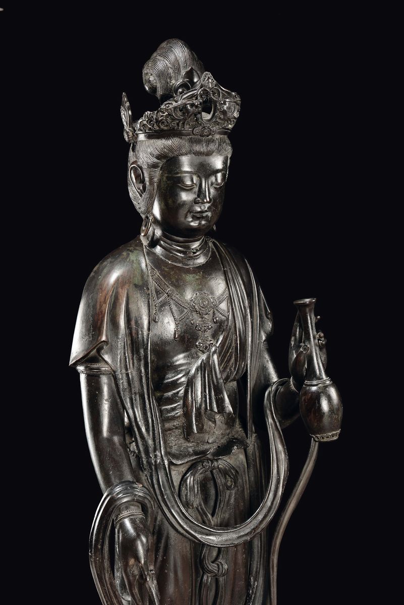 Grande Scultura in Bronzo Raffigurante Dea Dell'abbondanza con Tiara e Vaso in Mano, Cina, Dinast...