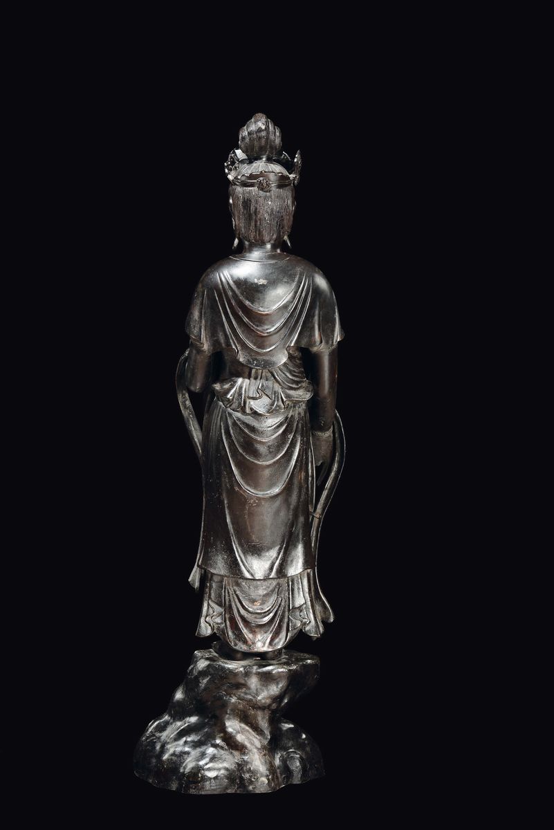 Grande Scultura in Bronzo Raffigurante Dea Dell'abbondanza con Tiara e Vaso in Mano, Cina, Dinast...