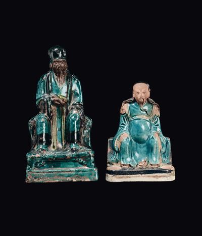 Due Dignitari Seduti in Terracotta Smaltata Blu, Cina, Dinastia Ming, XVII Secolo