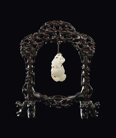 Scultura in giada bianca e russet, Doppia zucca con ramages, Cina, Dinastia Qing, epoca Qianlong ...