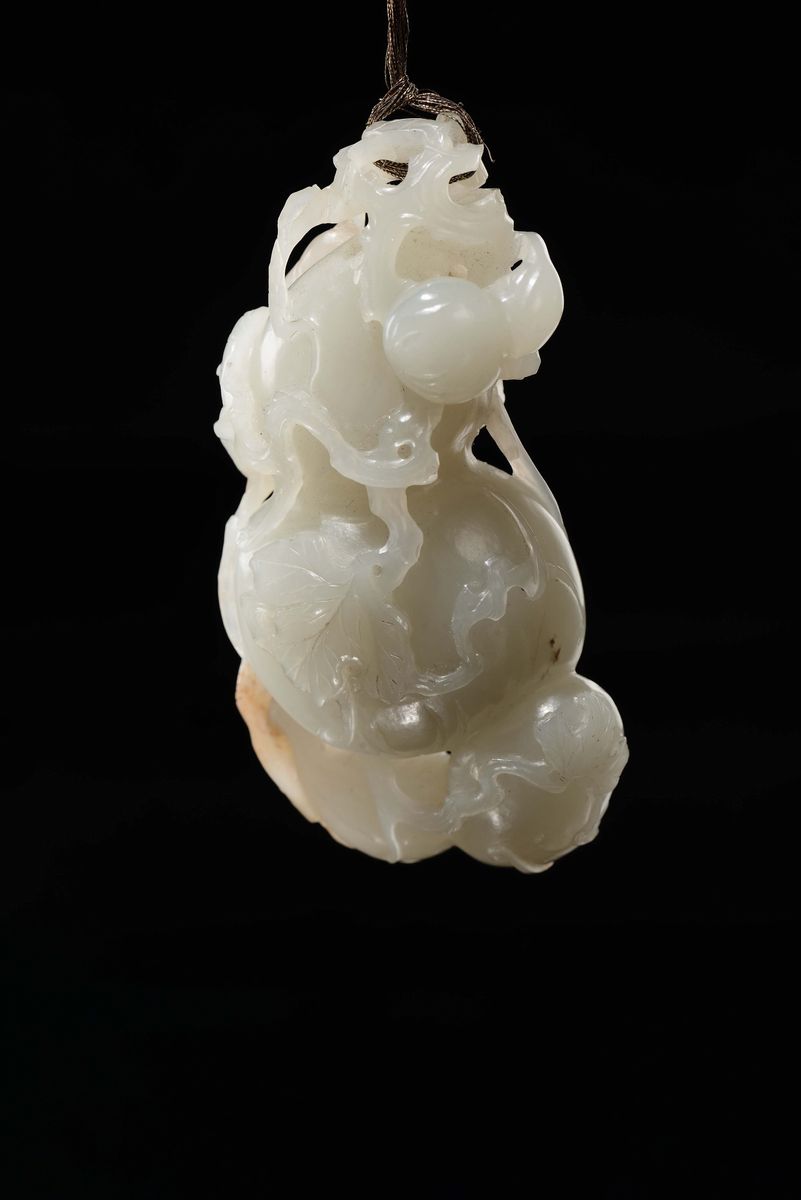 Scultura in giada bianca e russet, Doppia zucca con ramages, Cina, Dinastia Qing, epoca Qianlong ...