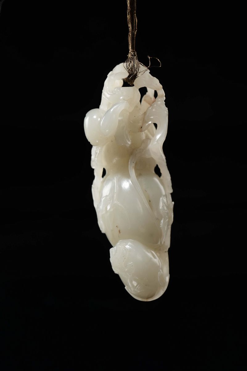 Scultura in giada bianca e russet, Doppia zucca con ramages, Cina, Dinastia Qing, epoca Qianlong ...