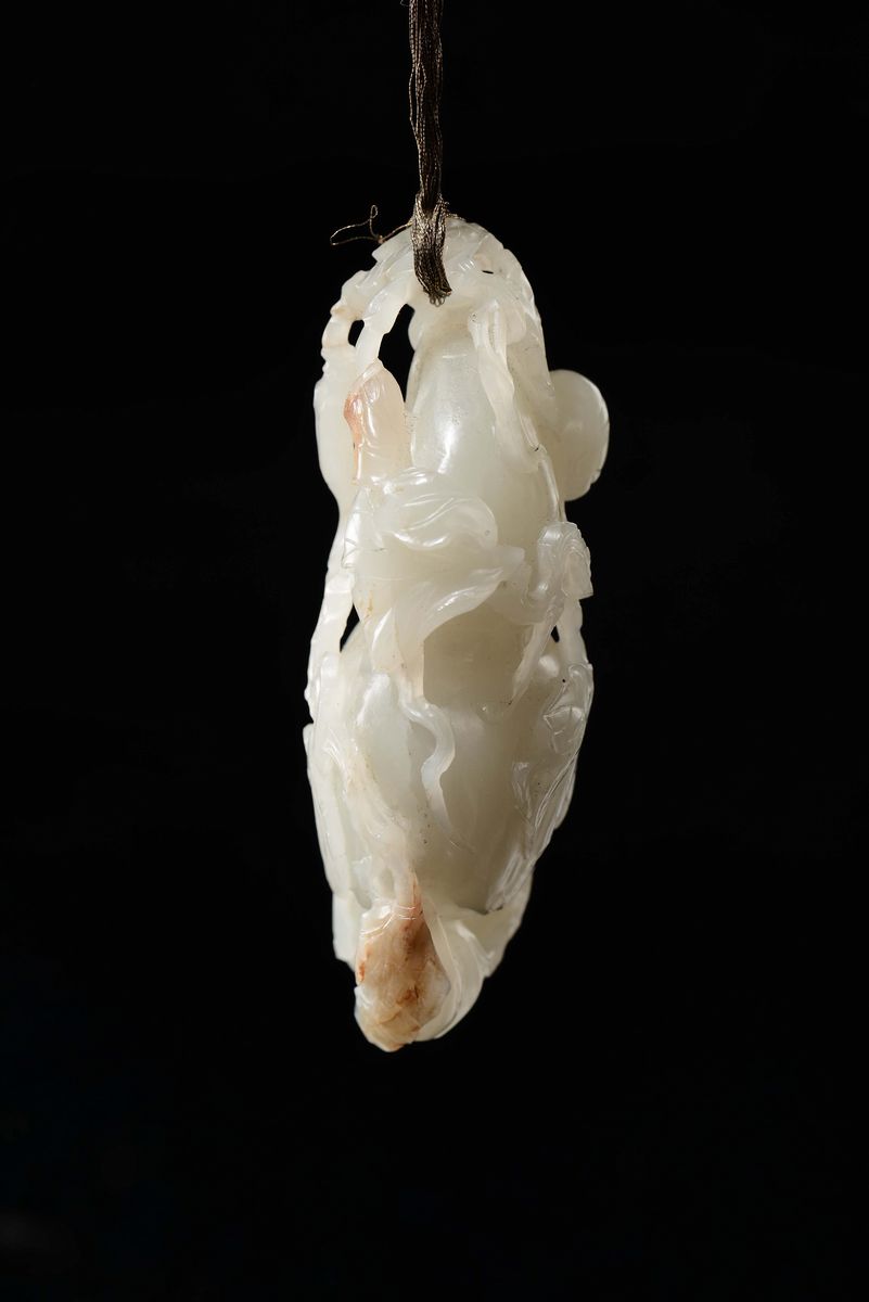 Scultura in giada bianca e russet, Doppia zucca con ramages, Cina, Dinastia Qing, epoca Qianlong ...