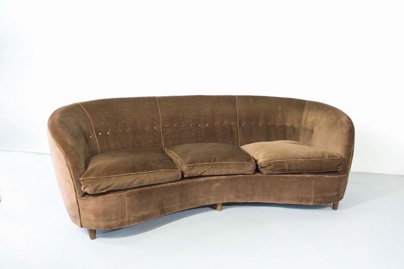 Divano con struttura in legno e rivestimento in velluto  - Auction Design - IV - Cambi Casa d'Aste