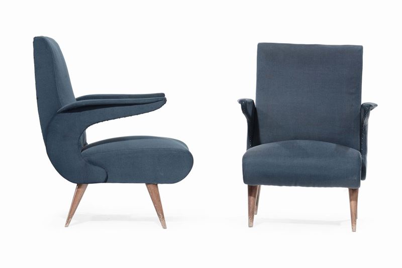 Coppia di poltrone con struttura in legno e rivestimento in tessuto  - Asta Design - II - Cambi Casa d'Aste